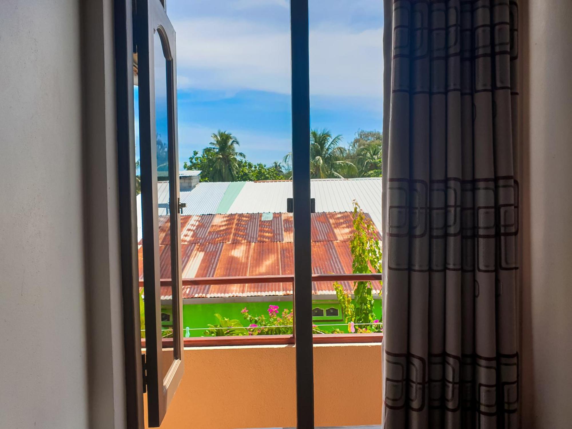 Nemo Inn Omadhoo Экстерьер фото